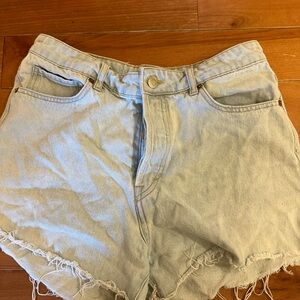 Women’s Light Wash High Waisted Denim Shorts